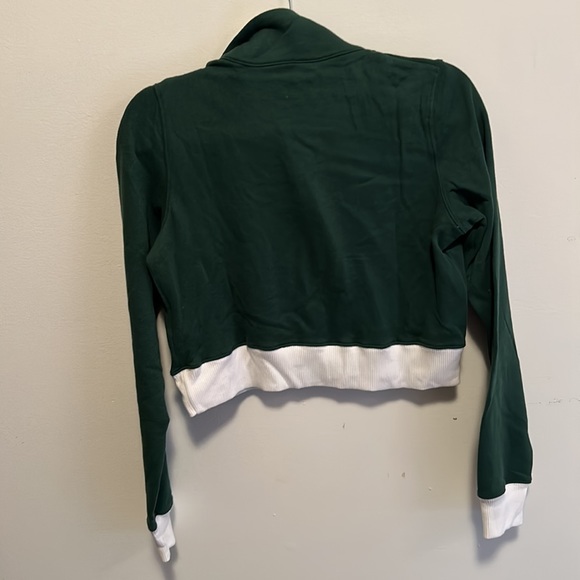 Dark green Hollister, long sleeve, collared crop top. Size Small - Picture 4 of 6